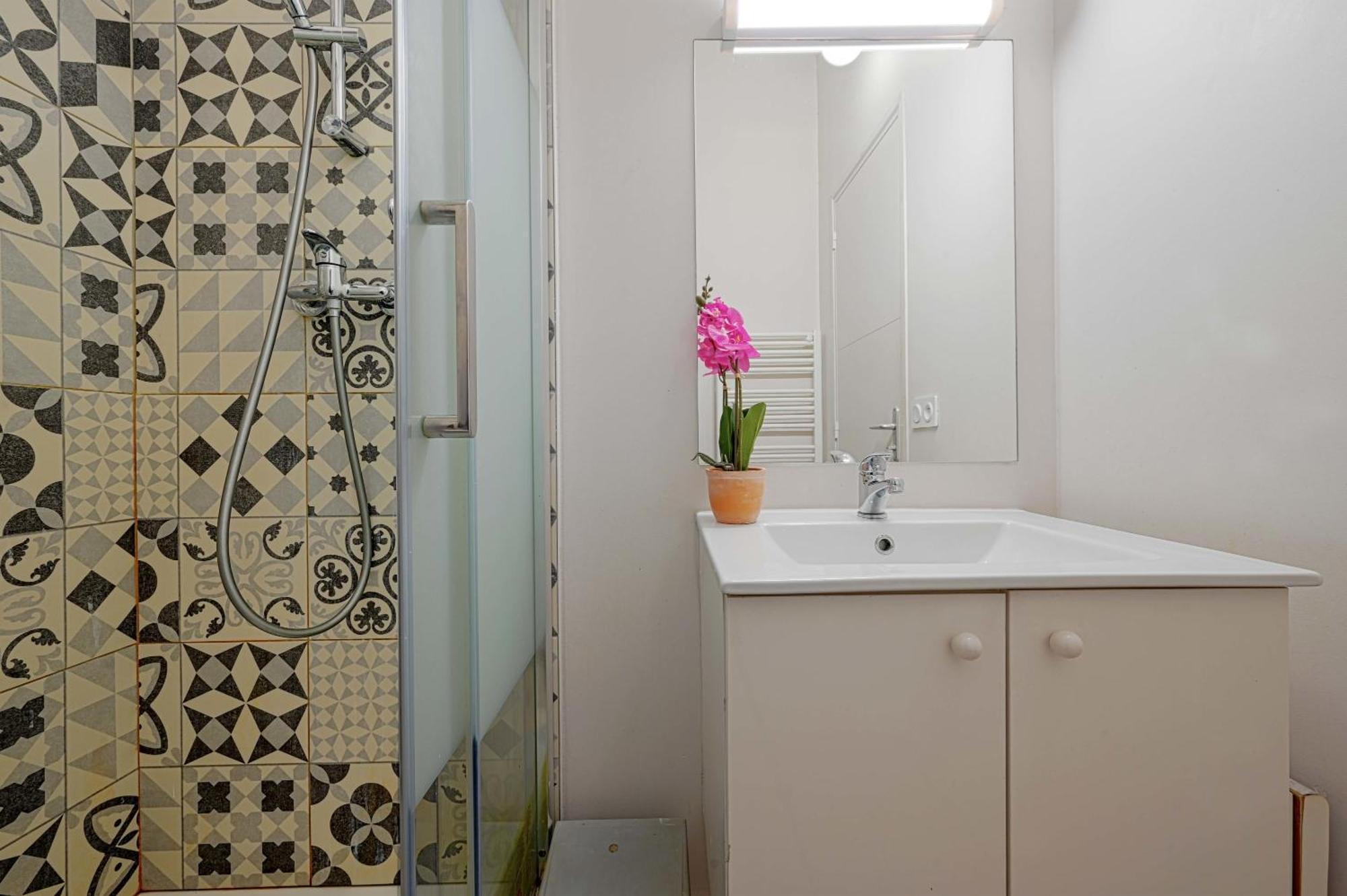 2 Bed Modern Fully Furnish Flat,Close To Buttes Chaumon Park Paris Exterior foto