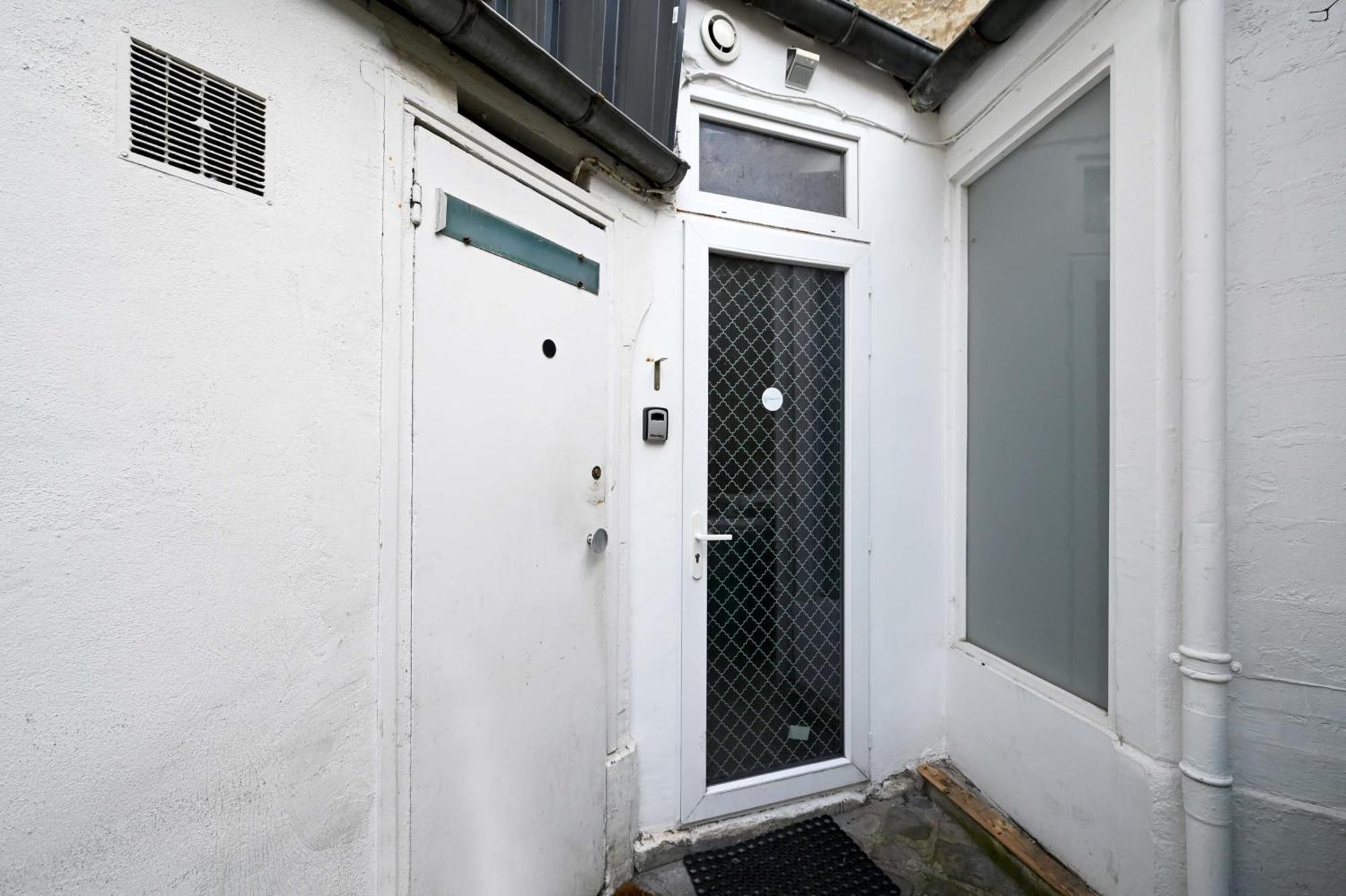 2 Bed Modern Fully Furnish Flat,Close To Buttes Chaumon Park Paris Exterior foto